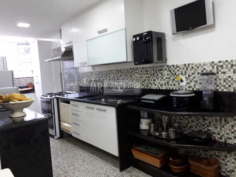 Conheça WhatsApp Image 2018-10-26 at 1 do imóvel - Apartamento à venda Avenida Lúcio Costa,Barra da Tijuca, Rio de Janeiro - R$ 2.800.000 - MRAP30057 - 9 WhatsApp Image 2018-10-26 at 1 - 9