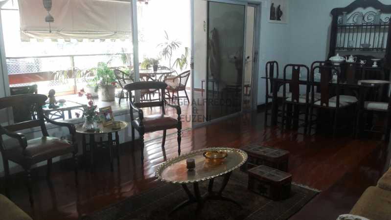 Conheça WhatsApp Image 2016-11-09 at 1 do imóvel - Jardim Oceânico,Rua Manuel Brasiliense, apartamento, suite, vaga de garagem, varanda, sol manha e tarde, posição frontal - JAAP30032 - 12 WhatsApp Image 2016-11-09 at 1 - 12