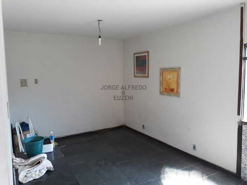 d4f0b56a-76bb-4cb0-b593-140f2a - 9