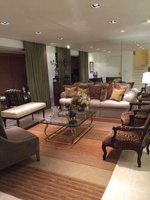 WhatsApp Image 2022-06-13 at 1 - 6