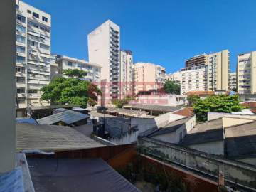 Ótima localização - Apartamento Sala e Quarto Reformado com 1 Vaga de Garagem - GAAP10422