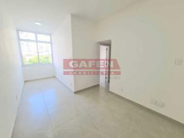 Ótima localização - Apartamento Sala e Quarto Reformado com 1 Vaga de Garagem - GAAP10422