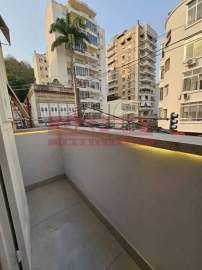 Ótima localização - Um imóvel único. São 3 quartos, sendo 2 suítes, sol da manhã e está totalmente reformado. - GAAP00176