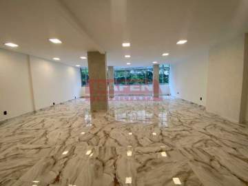 Excelente apartamento, totalmente reformado, localizado na segunda quadra da praia. - GAAP31055