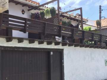 Ótima localização - Casa a Apenas 2 Minutos da Famosa Rua das Pedras! - GACA40023