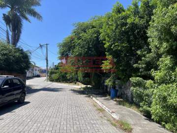 Ótima localização - EXCELENTE TERRENO COM CASA NO BOSQUE DE GERIBA PRECISANDO DE OBRA TOTAL - GACA30018