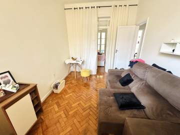 Imperdível - Excelente apartamento com varanda na Rua Gastão Bahiana, 2 quartos em andar alto - GAAP20856