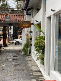 Excelente loja no centro de Búzios,Rj na Rua da Pedra. - GALJ00044
