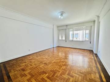 Ótima localização - Excelente apartamento a 100 metros da praia, Rua Aires Saldanha - 3 Quartos, andar alto - GAAP31084