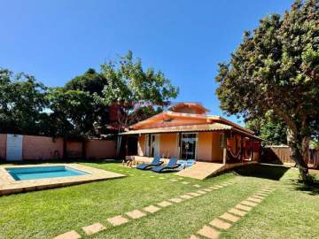 Imperdível - Oportunidade 2 casas a Venda porteira fechada, pé na areia da Praia da Rasa, próximas à Praia da Marina, em Búzios/RJ. - GACA50020