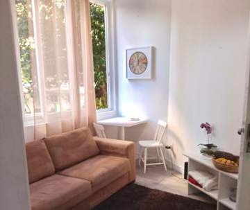Ótima localização - Apartamento quarto e sala reformado em Copanema na Rua Bulhões de Carvalho - GAAP10508