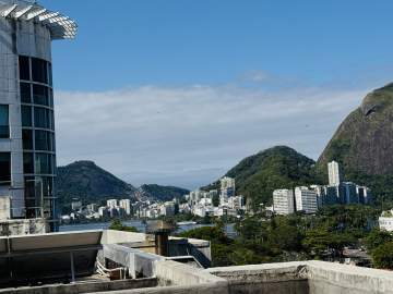 Excelente apartamento 2 quartos mais dependência para venda ao lado do shopping Leblon - Rua Ataulfo de Paiva - Fundos - vista parcial da lagoa - GAAP20917