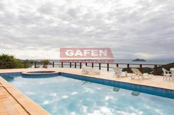 Ótima localização - Belíssima casa de alto padrão, localizada em um exclusivo condomínio com poucas casas, e uma deslumbrante vista para o mar. - GACN40034