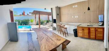 Ótima localização - Oportunidade! Casa 3 suítes, sala, cozinha americana, área gourmet com lavabo, piscina e churrasqueira. Terreno de 360m2 - BZCA30006