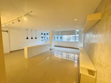 Ótima localização - Reformado Apartamento 3 quartos com vaga em Copacabana - GAAP31228