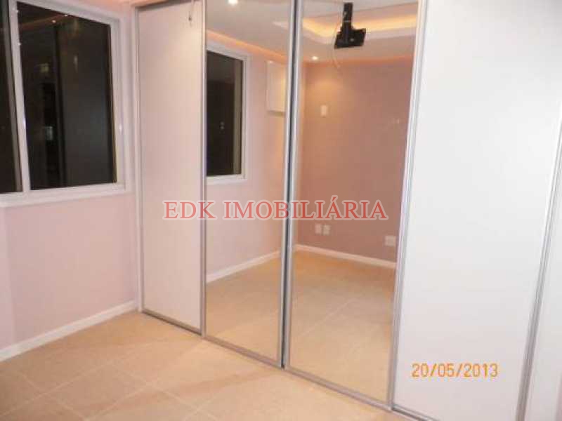 Conheça Armário Quarto1 do imóvel - EDK - VENDE EXCELENTE APTO 3 QTOS(1SUÍTE) CONDOMÍNIO BARRA FAMILY - RECREIO DOS BANDEIRANTES - RJ - 1648 - 4 Armário Quarto1 - 4