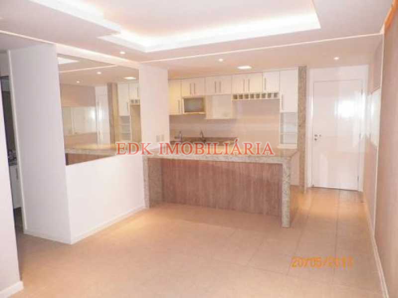 Conheça Sala e Cozinha Integrada do imóvel - EDK - VENDE EXCELENTE APTO 3 QTOS(1SUÍTE) CONDOMÍNIO BARRA FAMILY - RECREIO DOS BANDEIRANTES - RJ - 1648 - 6 Sala e Cozinha Integrada - 6