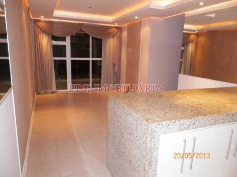 Conheça Sala do imóvel - EDK - VENDE EXCELENTE APTO 3 QTOS(1SUÍTE) CONDOMÍNIO BARRA FAMILY - RECREIO DOS BANDEIRANTES - RJ - 1648 - 3 Sala - 3