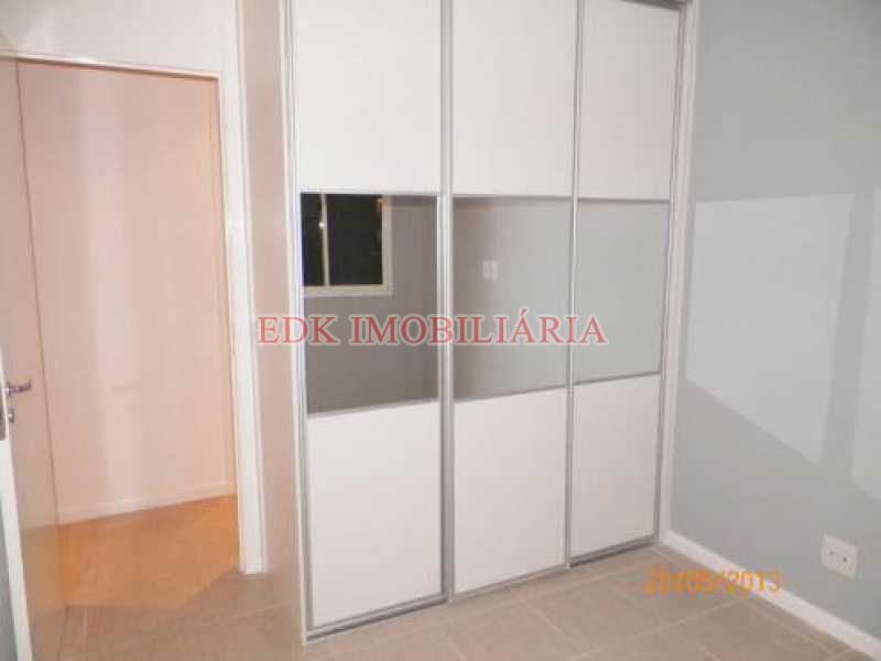Conheça Vista Armário Quarto do imóvel - EDK - VENDE EXCELENTE APTO 3 QTOS(1SUÍTE) CONDOMÍNIO BARRA FAMILY - RECREIO DOS BANDEIRANTES - RJ - 1648 - 7 Vista Armário Quarto - 7