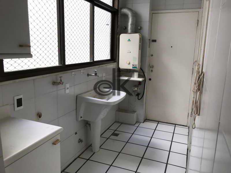 Área de serviço - 18