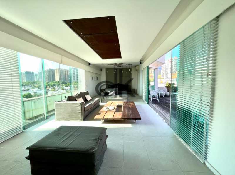 Conheça WhatsApp Image 2023-02-10 at 1 do imóvel - EDK - VENDE - EXCELENTE COB DUPLEX 4 SUÍTES - COND TERRAZZAS - BARRA DA TIJUCA - RJ - 8064 - 13 WhatsApp Image 2023-02-10 at 1 - 13