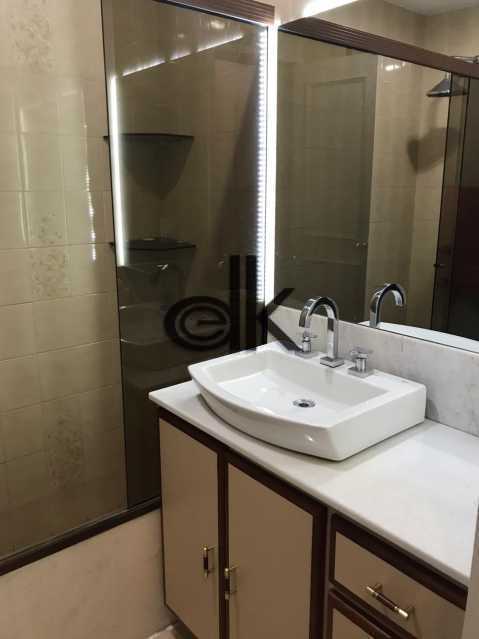 Conheça Bnaheiro suíte do imóvel - EDK - VENDE ÓTIMO 2QTOS COM DEP. REVERTIDA NO JARDIM OCEÂNICO - BARRA DA TIJUCA - RJ - 9045 - 10 Bnaheiro suíte - 10