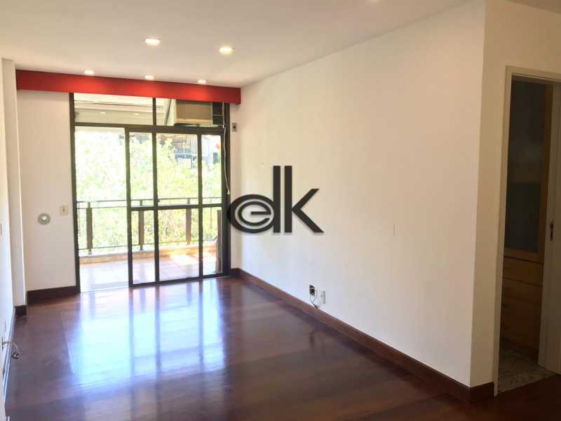 Conheça Sala do imóvel - EDK - VENDE ÓTIMO 2QTOS COM DEP. REVERTIDA NO JARDIM OCEÂNICO - BARRA DA TIJUCA - RJ - 9045 - 1 Sala - 1