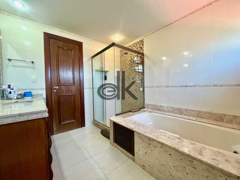 Conheça IMG_0348 do imóvel - EDK - VENDE EXCELENTE CASA DUPLEX - 4 SUÍTES - CONDO. FECHADO - BARRA DA TIJUCA - RJ - 9060 - 30 IMG_0348 - 30