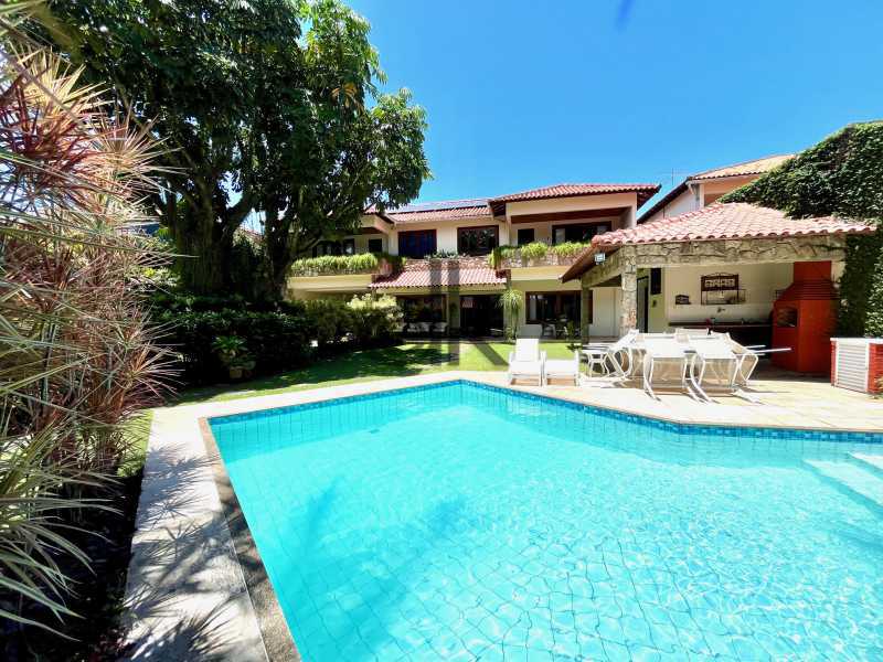 Ótima localização - EDK - VENDE EXCELENTE CASA DUPLEX - 4 SUÍTES - CONDO. FECHADO - BARRA DA TIJUCA - RJ - 9060