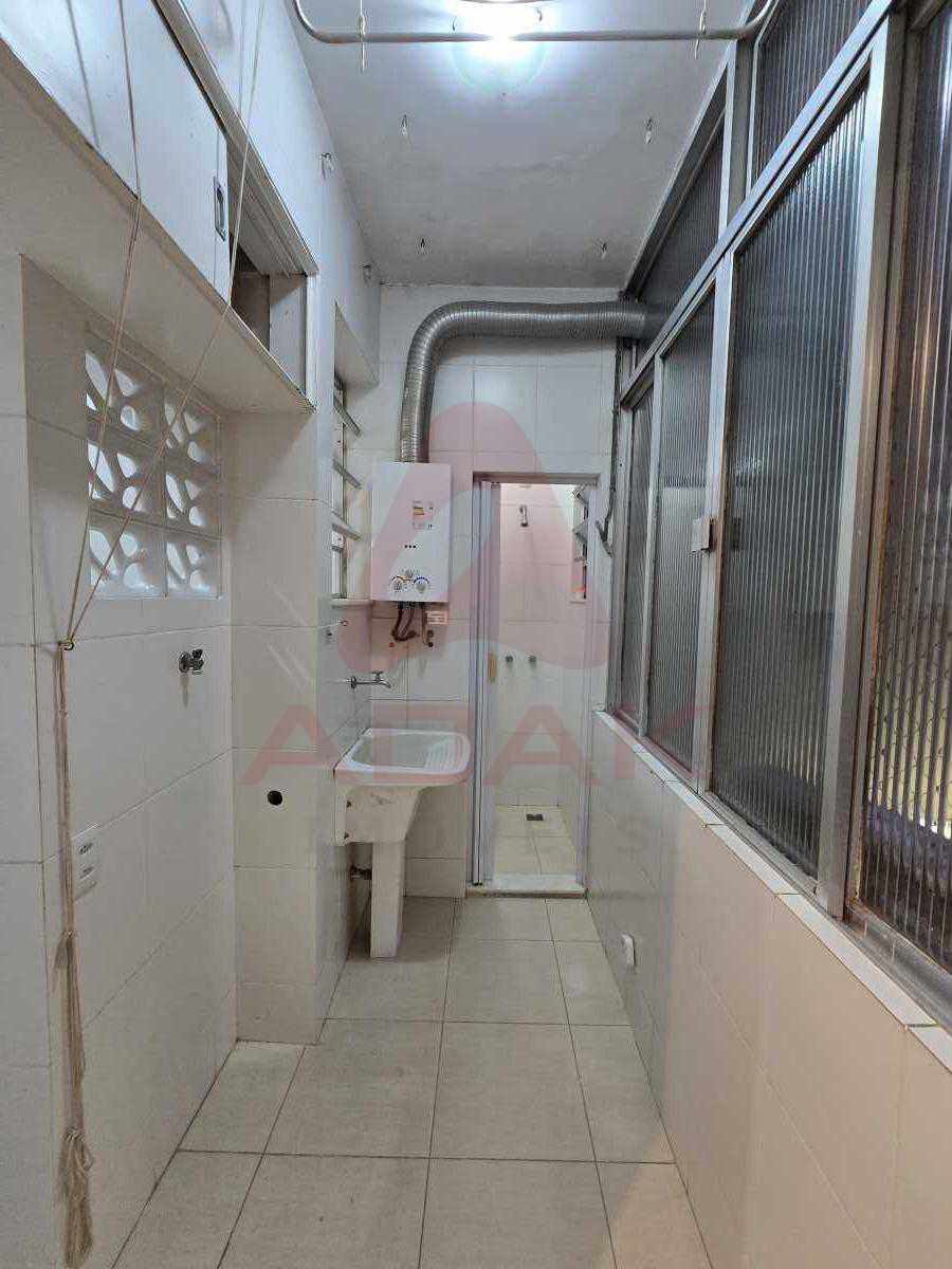 ÁREA E BANHEIRO DE SERVIÇO 1-2 - 23