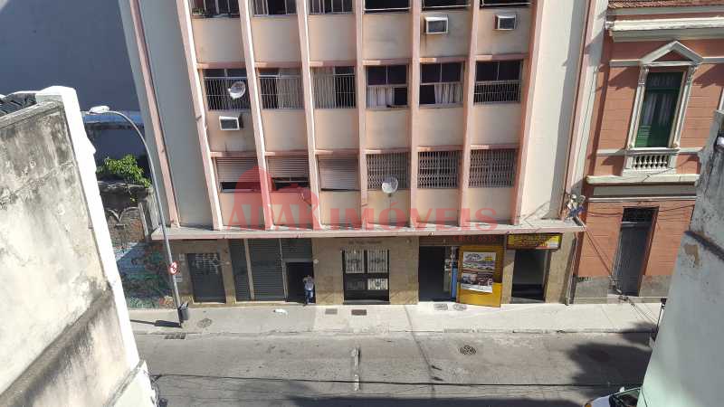 Vista frontal para Rua - 3