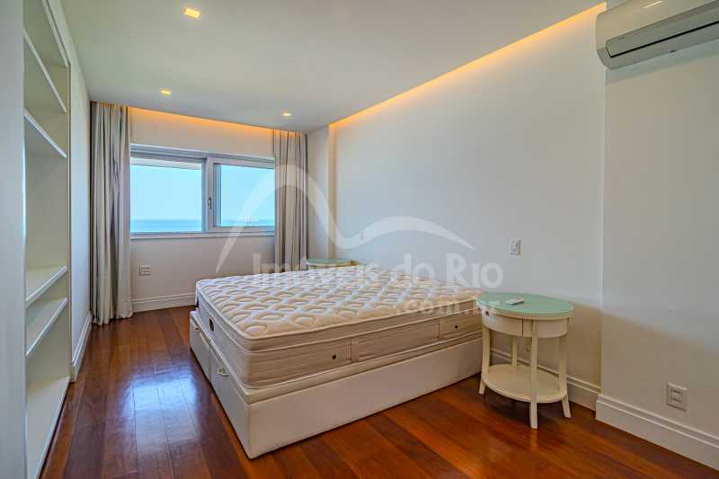 Apartamento com varandão, 274m, 4 quartos e 2 vagas, em prédio com infraestrutura, na Delfim Moreira. - APLE0618P