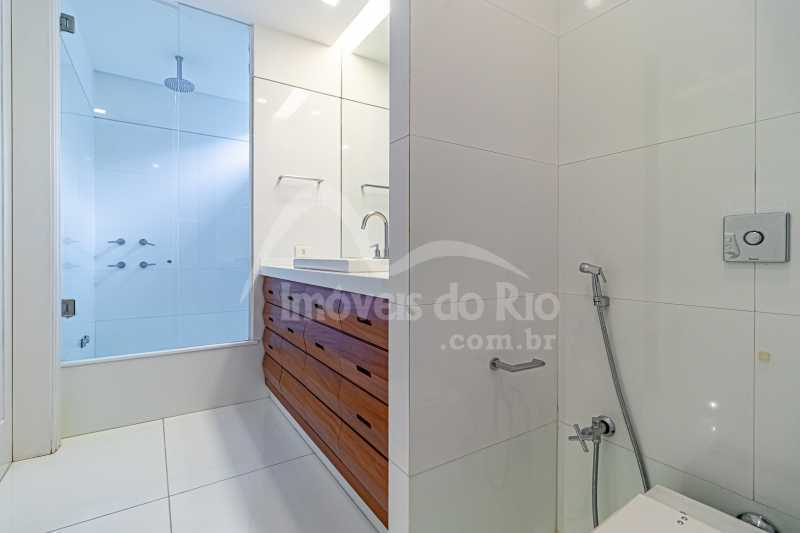 Apartamento com varandão, 274m, 4 quartos e 2 vagas, em prédio com infraestrutura, na Delfim Moreira. - APLE0618P