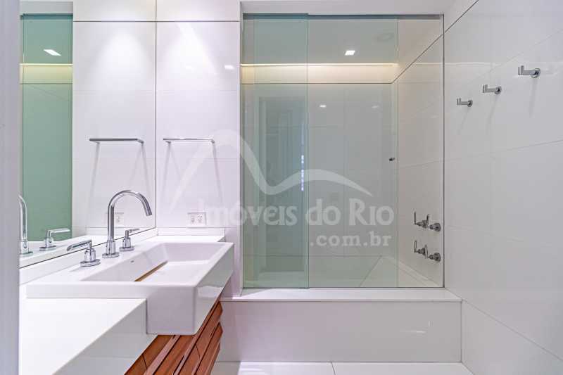 Apartamento com varandão, 274m, 4 quartos e 2 vagas, em prédio com infraestrutura, na Delfim Moreira. - APLE0618P