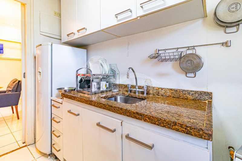 Conheça . do imóvel - Cobertura com 115m, com piscina, 1 quarto e vista livre, a venda em prédio com infra, no Leblon - COLE0618 - 28 . - 28