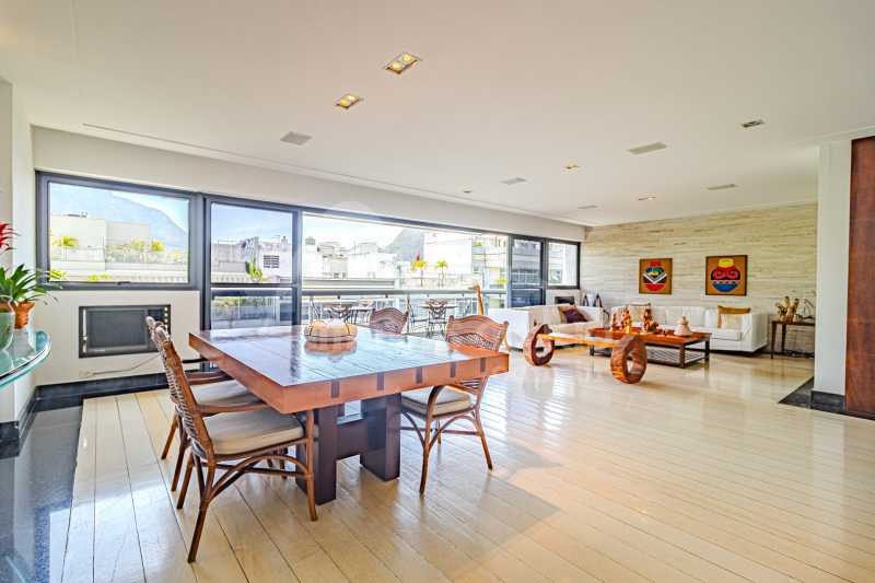 Cobertura com 659m, 4 suítes e 3 vagas, à venda no quadrilátero de Ipanema. - COIP0918