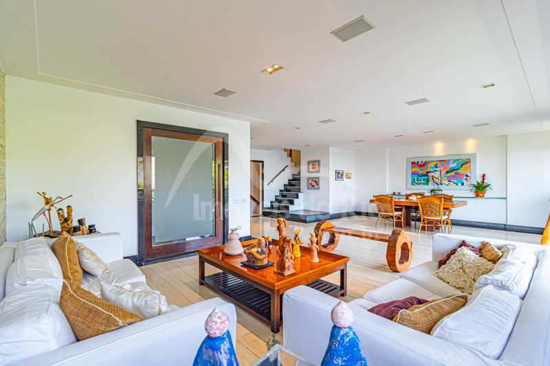 Cobertura com 659m, 4 suítes e 3 vagas, à venda no quadrilátero de Ipanema. - COIP0918