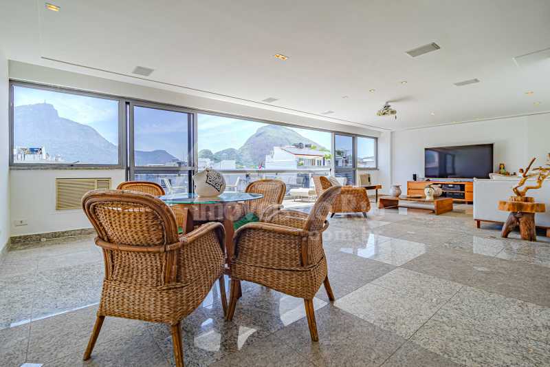 Cobertura com 659m, 4 suítes e 3 vagas, à venda no quadrilátero de Ipanema. - COIP0918