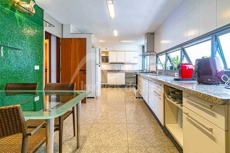 Cobertura com 659m, 4 suítes e 3 vagas, à venda no quadrilátero de Ipanema. - COIP0918