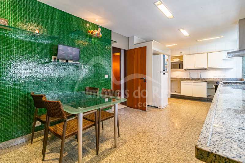 Cobertura com 659m, 4 suítes e 3 vagas, à venda no quadrilátero de Ipanema. - COIP0918