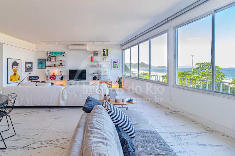 Apartamento com 209m, 3 quartos e vaga, a venda na Av Atlântica. - APCO1546p