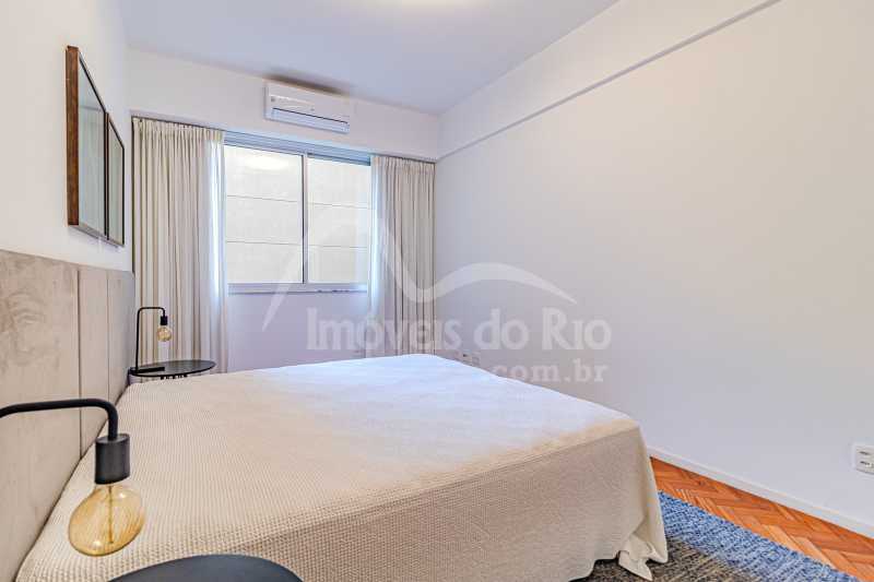 Apartamento com 209m, 3 quartos e vaga, a venda na Av Atlântica. - APCO1546p