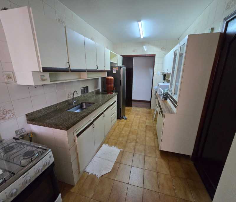 d1e763b9-d79f-452b-8e6d-0e3b63 - 4