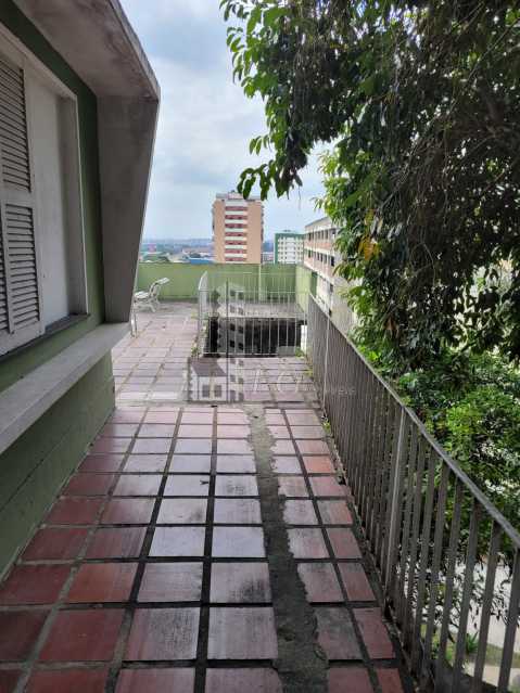Conheça Varanda lateral. do imóvel - Casa de Vila à venda Rua Penedo, Olaria, Rio de Janeiro - R$ 750.000 - LGCV50001 - 2 Varanda lateral. - 2