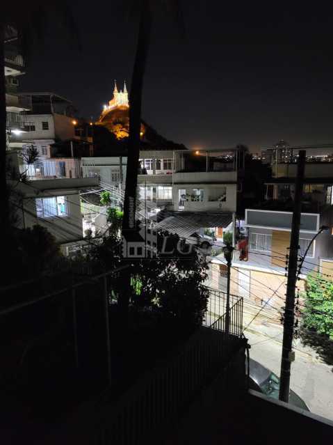 Conheça Vista noturna.. do imóvel - Casa de Vila à venda Rua Penedo, Olaria, Rio de Janeiro - R$ 750.000 - LGCV50001 - 21 Vista noturna.. - 21