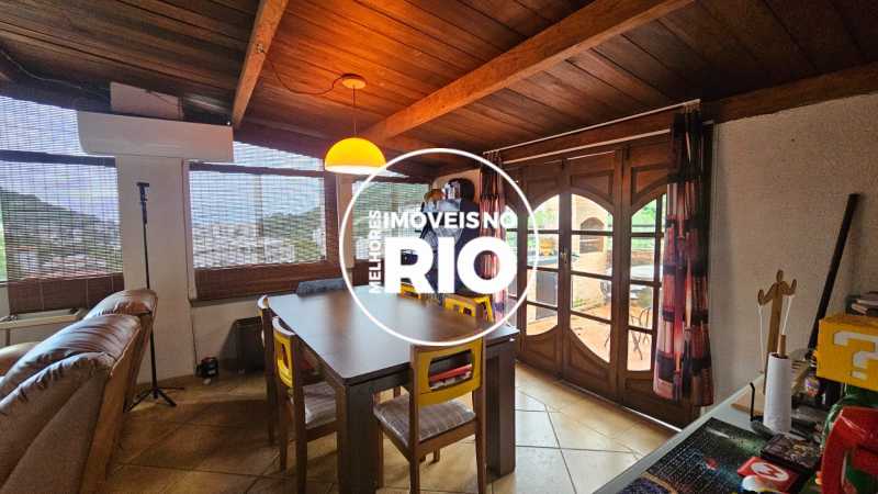 Cobertura Linear no Alto  - 21