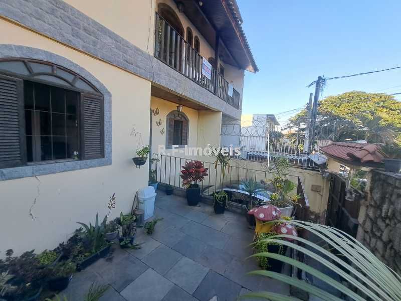 Conheça 02 do imóvel - Casa em Condomínio à venda Rua Ararapira, Bento Ribeiro, Rio de Janeiro - R$ 395.000 - VECN30064 - 2 02 - 2