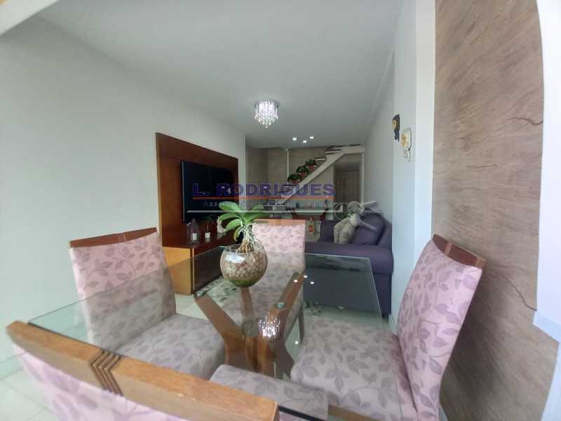 b7f7e384-ed17-4850-8412-4bfbfb - 30