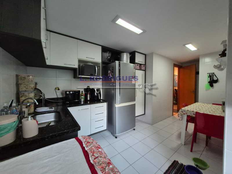 Conheça WhatsApp Image 2026-05-28 at 1 do imóvel - Apartamento com 4 quartos, sendo 1 suíte, 105m² e 2 vagas de garagem - FGAP40054 - 34 WhatsApp Image 2026-05-28 at 1 - 34
