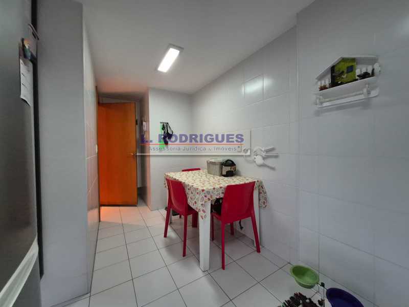 Conheça WhatsApp Image 2026-05-28 at 1 do imóvel - Apartamento com 4 quartos, sendo 1 suíte, 105m² e 2 vagas de garagem - FGAP40054 - 36 WhatsApp Image 2026-05-28 at 1 - 36